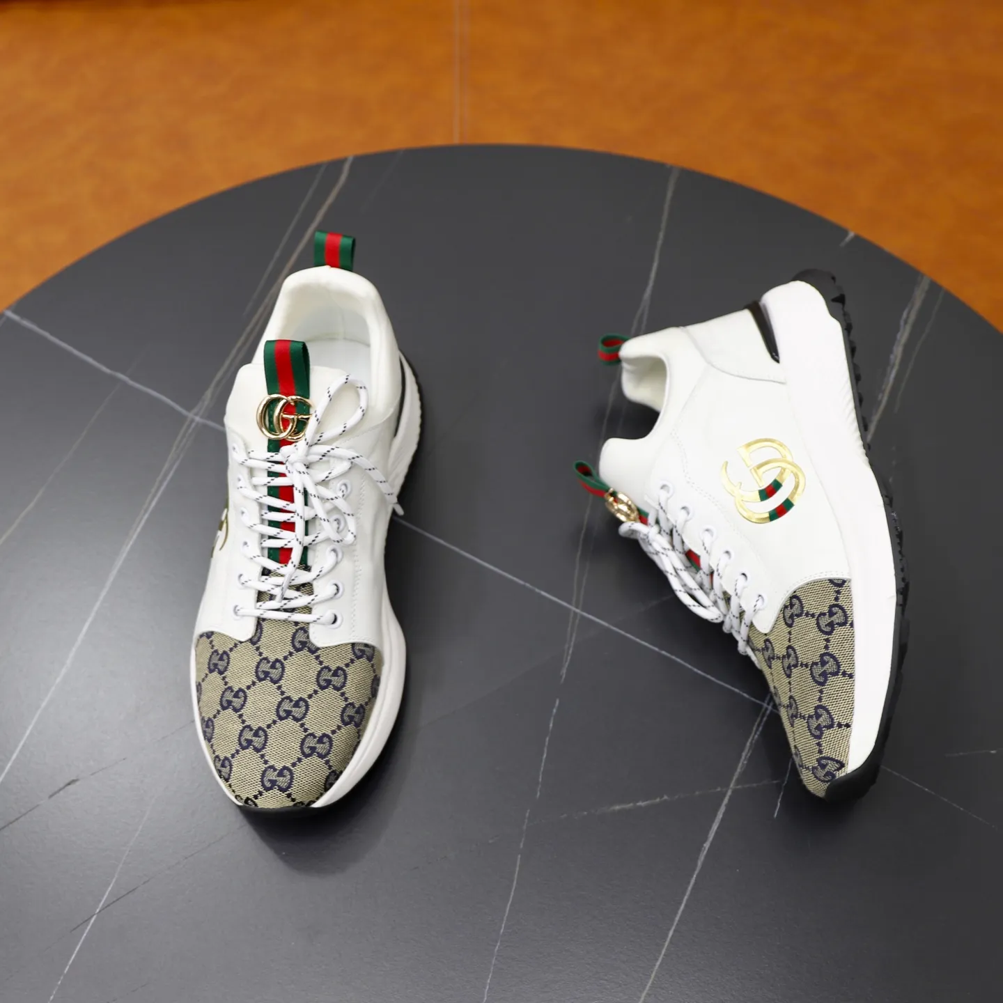 Ex-factory price: 462💰🙅‍♂️🙅‍♂️🙅‍♂️ Brand: GUCCI Standard code: 38-44 (45 customized) Grade: Same as the official website Material: Original material splicing Comfortable and breathable lining Lightweight and wear-resistant sports outsole Style category: Men's fashionable casual shoes Running sneakers Distinguished luxury brand elements Top luxury Color: actual picture color